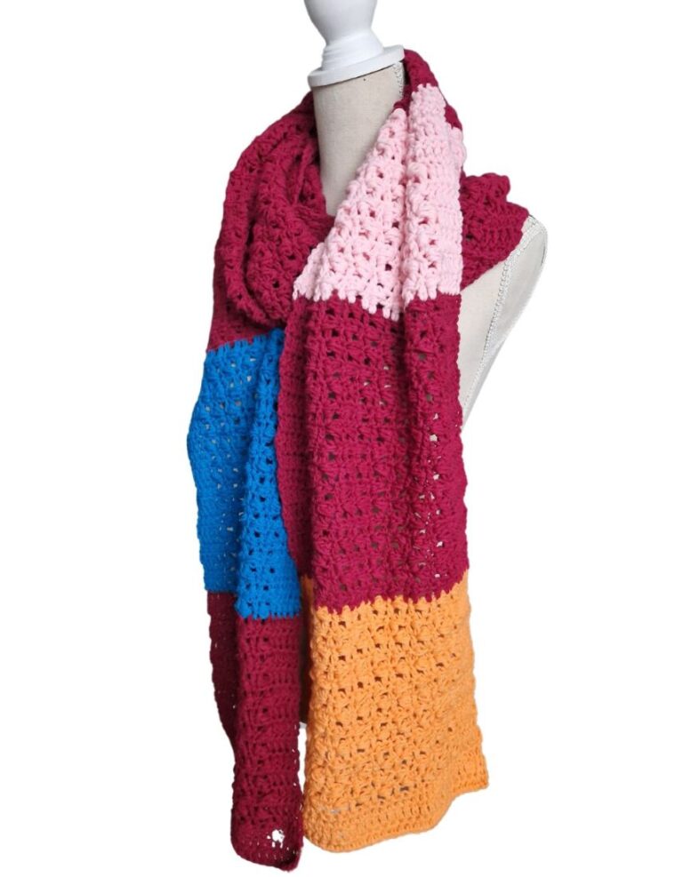 Lange sjaal PENNY in breed gekleurde strepen in bordeaux rood, hel blauw, roze en oranje - ZETTElen Handwerk Atelier